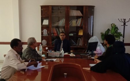 مدير عام مكتب الصحة العامة والسكان بلحج يلتقي بمنظمة JSI ويناقش معها تدخلاتها بالمحافظة 