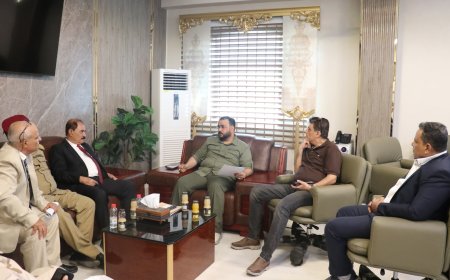 وزير الأشغال يناقش مع محافظ الضالع خطط تطوير الطرق والبنية التحتية بالمحافظة 