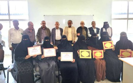 مكتب الزراعة والري بتعز يكرّم ميسّري المدارس الحقلية ويحتفي بإنجاز المشروع الزراعي