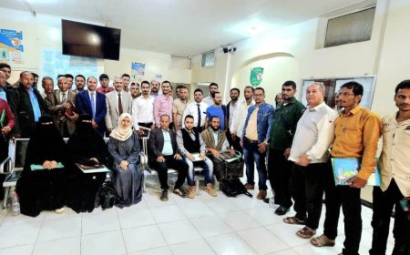 جامعة خليج عدن الدولية تختتم دورة المناهج وطرق التدريس في كلية العلوم الإدارية