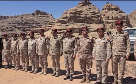 لجنة عسكرية تزور محور علب وتطلع على سير العمليات