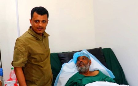 قائد الشرطة العسكرية الجنوبية يطمئن على صحة العقيد المناضل الشمولي في مستشفى الأمريكي عدن 