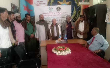 جمعية الحكمة تدشن مشروع رصف طريق تورصة فراثة حورة غنية بأزارق الضالع