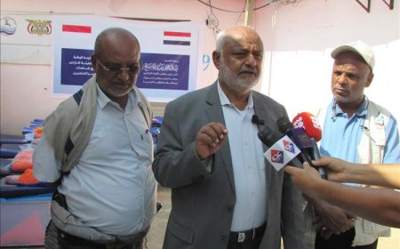 محافظ الحديدة يدشن توزيع المساعدات الاندونيسية للمتضررين من السيول في الحديدة