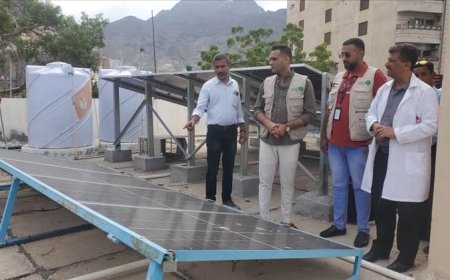 بدعم من منظمة العون الكويتية.. تسليم منظومة طاقة شمسية لمركز الطوارئ التوليدية بالتواهي