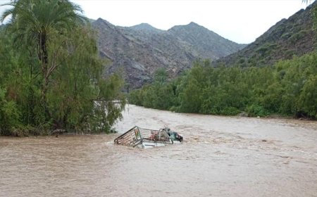 السيول تجرف سيارة مواطن بمنطقة الشط مديرية المضاربة