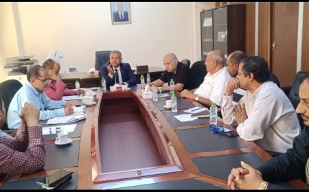 نائب محافظ عدن  يترأس لقاء لمناقشة  إشكاليات المنشأت الطبية الأهلية