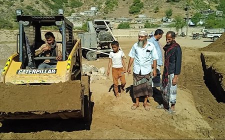 المخيري والهيثمي يتفقدان أعمال البناء في مشروع المركز الصحي الجديد بيافع سرار