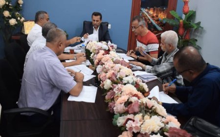 اجتماع في مديرية المعلا لمناقشة تقدم البرنامج الاستثماري لعام 2024م