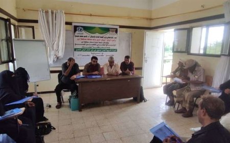 مدير عام صحة أبين يدشن الدورات التدريبية للعمال الصحيين على دليل العامل الصحي للتحصين