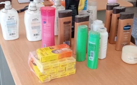 مكتب اشغال خنفر يغلق  اثنين من المشارب ويضبط مخالفات صحية باحد محلات بيع العطور  بسوق المدينة 