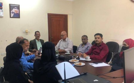 ظاهرة تدني الإقبال على كليات العلوم الانسانية على طاولة اجتماع مؤسسة الأمل للطلاب المتفوقين بعدن