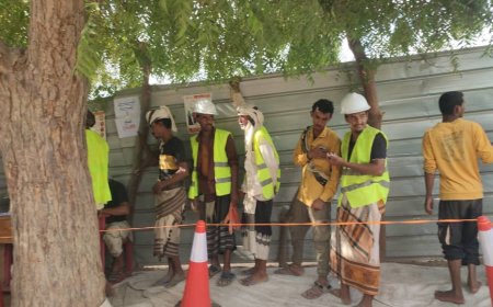 خنفر ..  صرف مبالغ نقدية لـ(80) مستفيد بمنطقة ساكن وعيص من الحوالات النقدية 