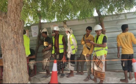 خنفر.. بتمويل وزارة الخارجية البريطانية صرف لـ 80 مستفيد بمنطقة ساكن وعيص من الحوالات النقدية 