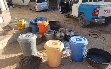 شرطة محافظة شبوة تتمكن من ضبط مصنع للخمور بمدينة عتق