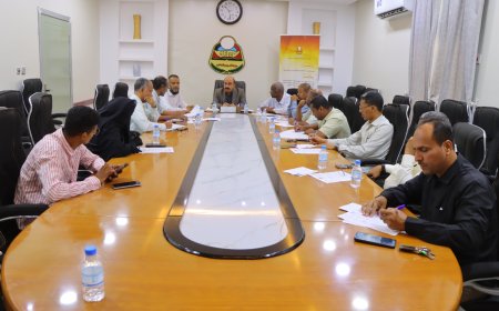 تربية حضرموت تقر تعديل جدول اختبارات الفصل الدراسي الأول من يوم الإثنين بدلاً من الأحد وتناقش جملة من القضايا التربوية بالمحافظة والمديريات