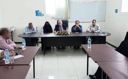 البيشي يلتقي مدراء المجمعات و رؤساء الأقسام في مكتب الصحة مديرية الشيخ عثمان