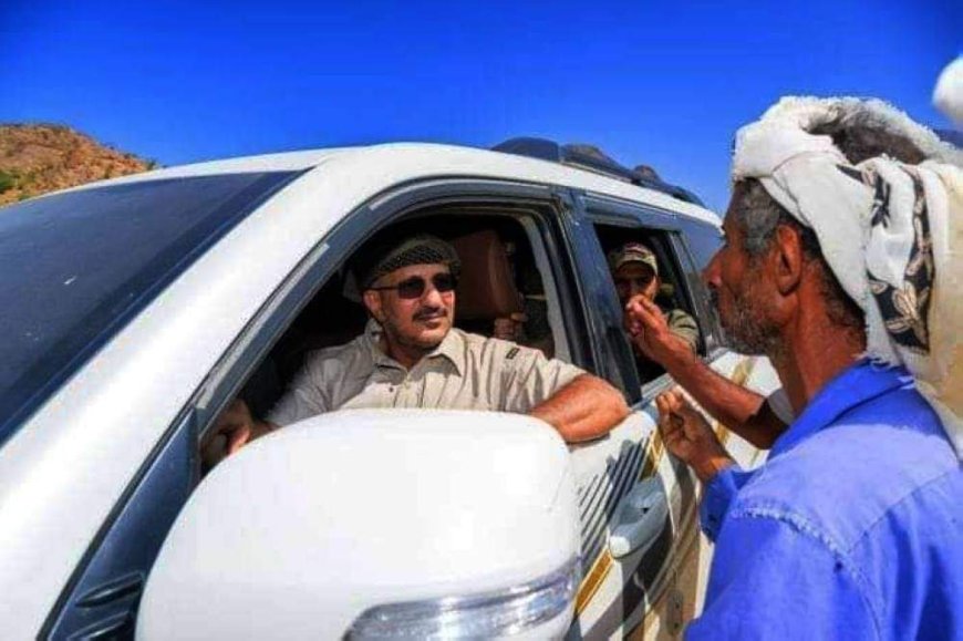 طارق صالح  يتعرض لحادث مروري في المخاء وعشرات الآلاف اليمنين يعبرون عن فرحتهم بسلامته - 