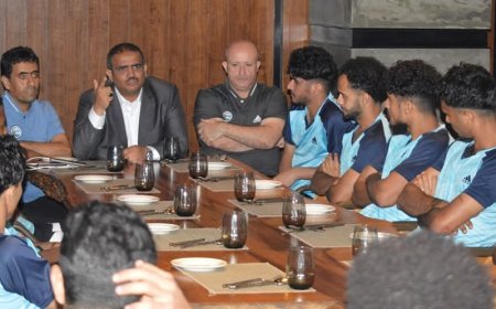 وكيل وزارة الشباب والرياضة يزور معسكر منتخبنا الوطني الأول بماليزيا