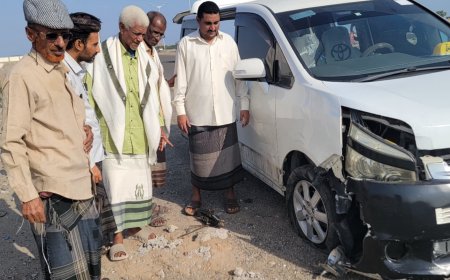 عارض سير مفاجئ على طريق عدن كاد يودي بأعمدة الصحافة في أبين