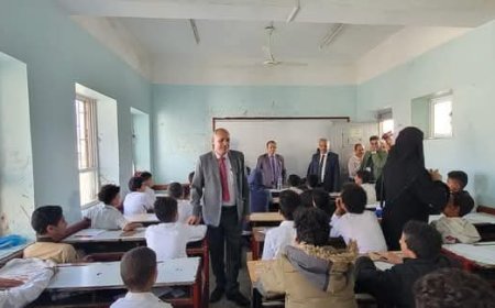 وكيل أول محافظة تعز يدشن امتحانات الفصل الدراسي الأول ومهرجان المشاريع الشبابية