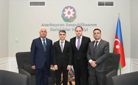 السفير طريق يسلم الخارجية الاذربيجانية نسخة من اوراق اعتماده.