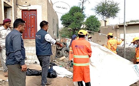 بتمويل من الهيئة الطبية الدولية.. السلطة المحلية بالحصين تدشن أعمال النظافة في مركز المديرية