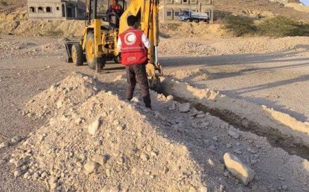 مدير عام مديرية عتق يتفقد سير العمل في مشروع توسعة شبكة مياه قرى خليفة و ذيبة