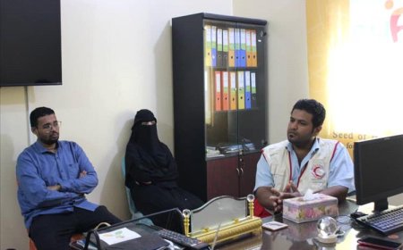 لقاء يجمع وفد الهلال الاحمر اليمني فرع حضرموت مع جمعية الصم البكم بمؤسسة بذرة أمل المجتمعية بالمكلا