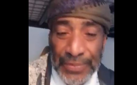 “أب يمني” مكلوم يسرد تفاصيل مقتل 3 من أبنائه على يد الحوثيين (فيديو)