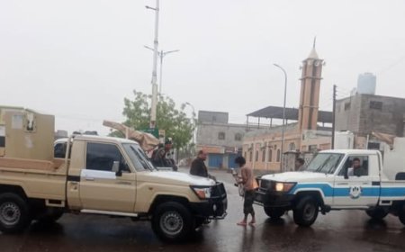 شرطة أبين ضبطت 380 كيسًا من الأحجار الكريمة المهربة بطريقة غير قانونية.