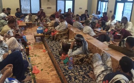 جمعية المفلحي في عدن تعقد ندوة ثقافية وتستضيف شعراء وشخصيات اجتماعية وإعلامية 