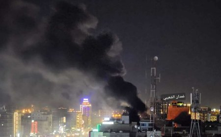 حريق وتصاعد دخان كثيف بقرب احد المولات في عدن  