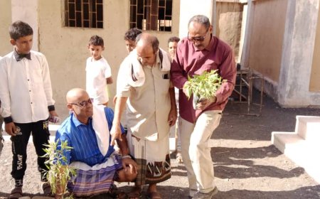 العقيد جمال عامر ونائب مدير الواجبات الزكوية بلحج يشاركان في غرس الأشجار بمدرسة الجدل في القشعة