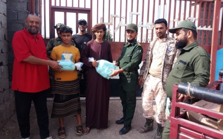 مؤسسة إثراء للتنمية والتمكين والاستجابة الإنسانية تقدم حقائب طبية لنزلاء إدارة أمن لحج