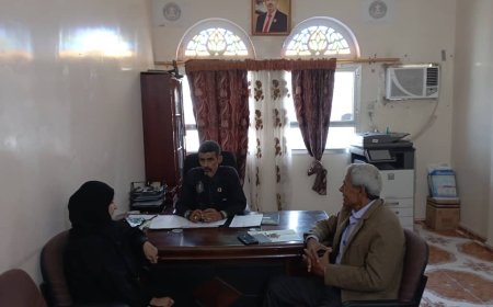 رئيسة اتحاد الحرفيين الجنوبيين بلحج تناقش استعدادات المعرض التراثي الأول مع القيادة المحلية للمجلس الانتقالي بالمحافظة 