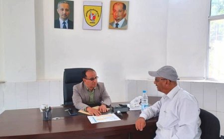 تعز : مدير عام مكتب الشباب والرياضة بالمحافظة يزور مقر نادي الصقر