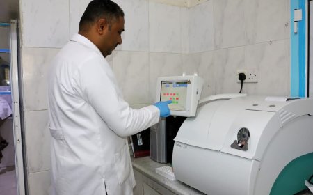 تزويد المستشفى اليمني السويدي بتعز بجهاز Cobas b 221 لتحليل غازات الدم والشوارد الكهربائية.