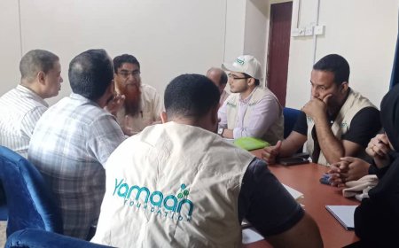 مدير مكتب الصحة بأبين يبحث ترشيح مرافق صحية لبرنامج القسائم الصحية والدعم المبني على الأداء (يمان) 