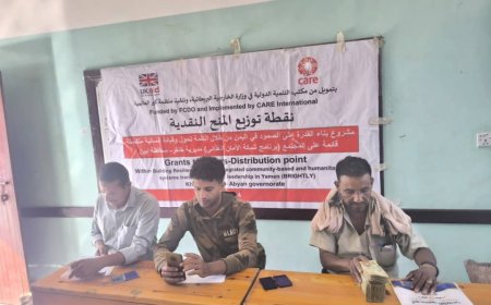 خنفر.. بتمويل من مكتب التنمية الدولية في وزارة الخارجية البريطانية وتنفيذ منظمة كير العالمية توزيع منح نقدية