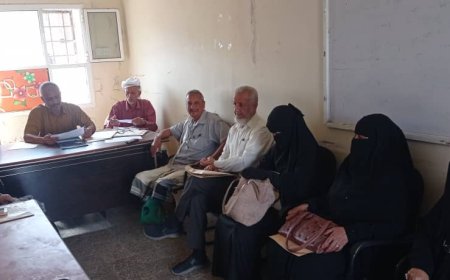 اجتماع المعهد العالي للمعلمين بلحج يستعرض التحضيرات لامتحانات الفصل الثاني