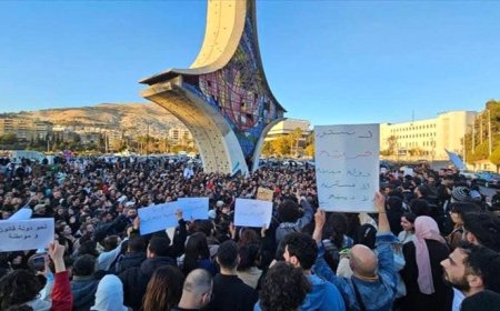 لأول مرة تظاهرات في دمشق دون قمع ضد نظام حكم الجولاني
