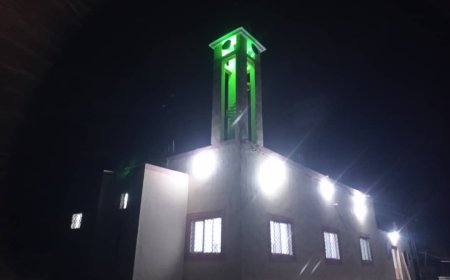 ( الشيخ عبدالرحمن درج يفتتح مسجد سنوان بخنفر)