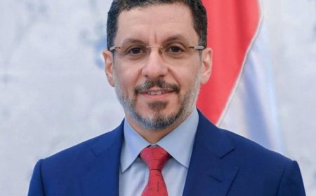 رئيس  الوزراء يجري اتصالاً ببعثة منتخبنا الوطني المشارك في خليجي 26