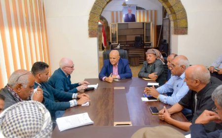 محافظ تعز يناقش المخطط الهيكلي والاستراتيجي  لمدينة المخا 
