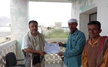 أكاديمية التعليم المبدع باليمن تكرم مدير عام مديرية مودية