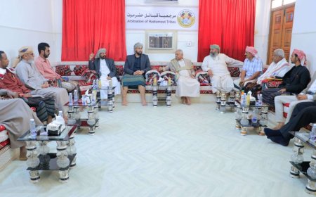 فريق التواصل بالمجلس الانتقالي يلتقي مرجعية قبائل حضرموت.
