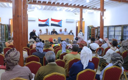 فريق التواصل وتعزيز الوعي السياسي يعقد لقاءً مع الهيئة التنفيذية لانتقالي شبام.