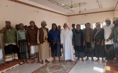 وكيل محافظة شبوة باعوضة وشخصيات قبلية ودعوية وسياسية يلتقون الشيخ باحنحن بمدينة الحوطة