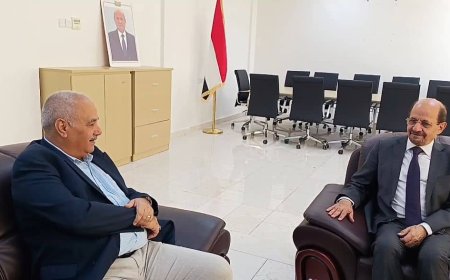 مدير عام الصحة بعدن يبحث مع وزير الخارجية أوجه التعاون المشترك